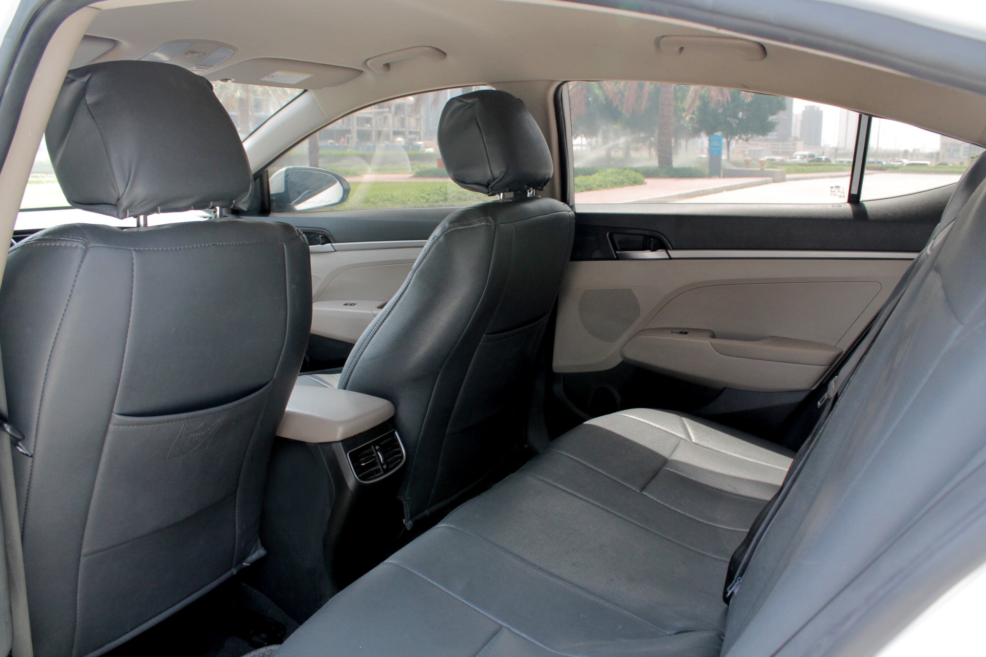 https://dev.quickdrive.ae/uploads/2020/07/09/05 elantra.jpg